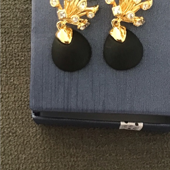 Brand New Crystal and Black Lucite Gold Tone Dangle Earrings. Designer look! - Picture 2 of 5